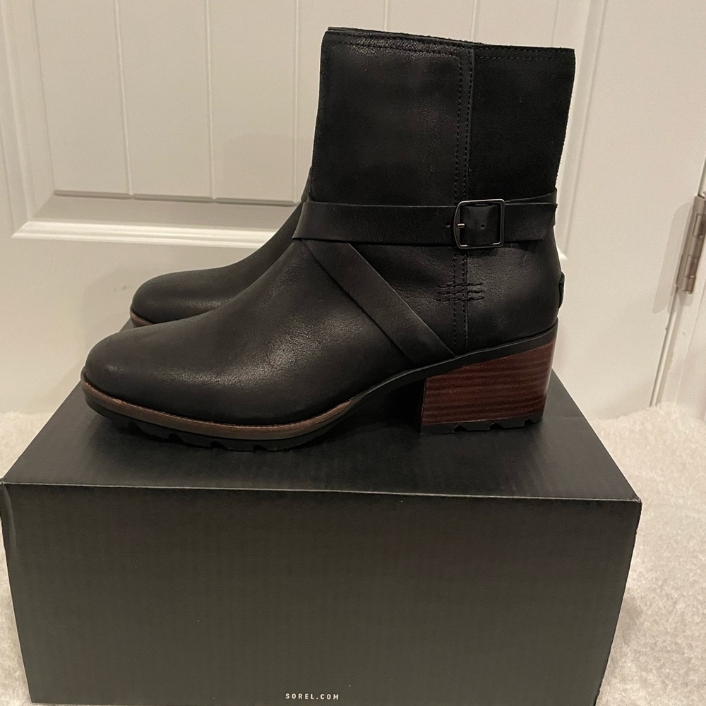 NIB Sorel Cate Buckle Boots Black Size: 11 Sold out online
